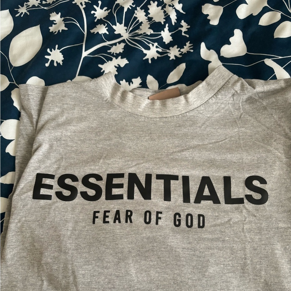Essentials tee